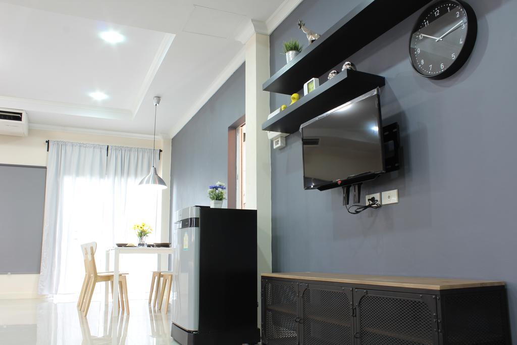 A18 Hotel Nonthaburi Bagian luar foto